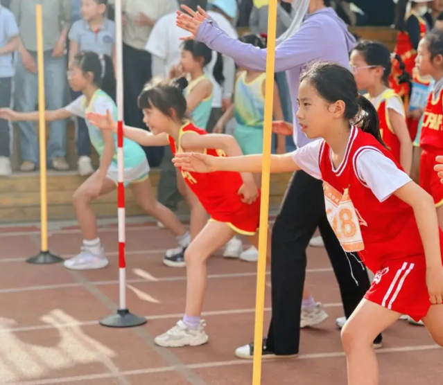 时间足额真实让体育成为学校生活和家校共育的重要组成部分 时间足额真实让体育成为学校生活和家校共育的重要组成部分